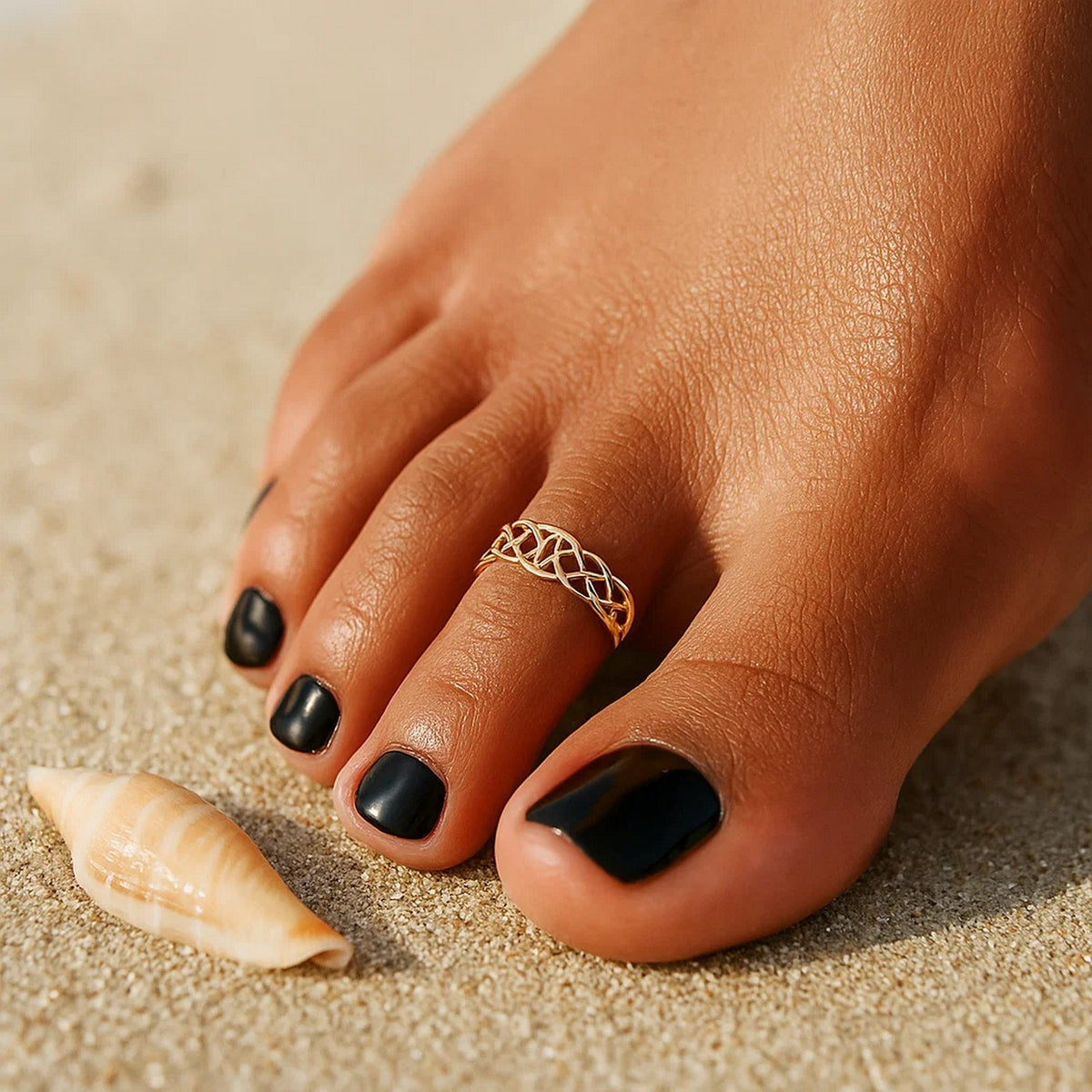 Nicholanti Collection 14k Yellow Gold Toe Ring in a Celtic Knot Style - back view showing clasp closure