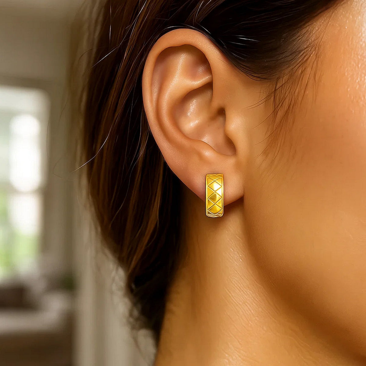 Nicholanti Collection 14k Two-Tone Gold Reversible Quilted Hinged Hoop Huggie Earrings - back view showing butterfly clasp