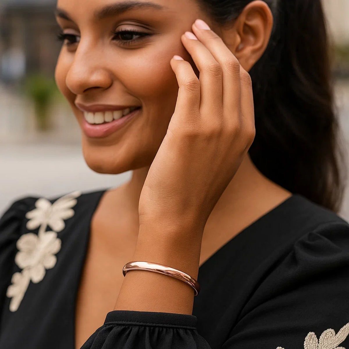 Nicholanti Collection 14k Rose Gold Fancy Shiny Dome Bangle (5.00 mm) - close-up detail showing texture