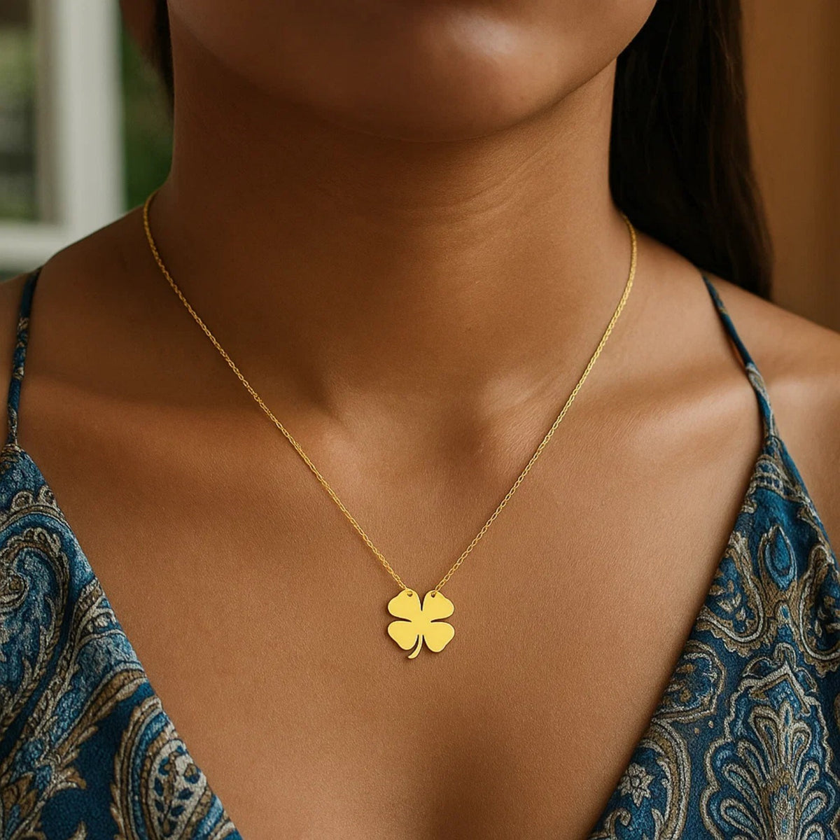 Nicholanti Collection 14k Yellow Gold Four Leaf Clover Necklace - close-up of pendant detail