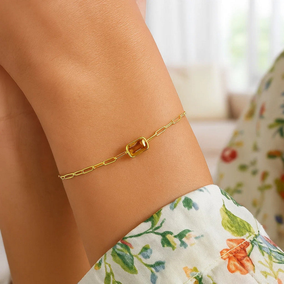 Nicholanti Collection 14k Yellow Gold Citrine Paperclip Bracelet (1.50 mm) - back view showing clasp closure