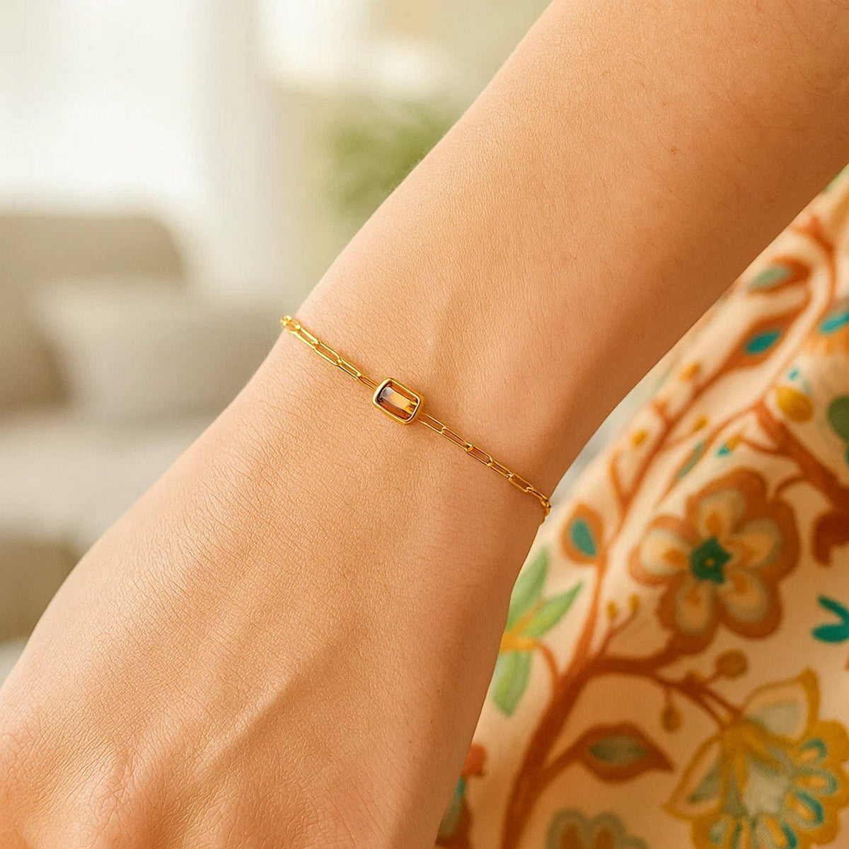 Nicholanti Collection 14k Yellow Gold Citrine Paperclip Bracelet (1.50 mm) - close-up of chain detail